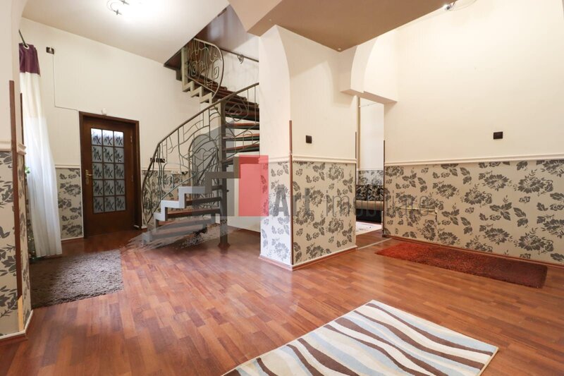 Vila Varda, 200 mp utili, teren 160 mp.