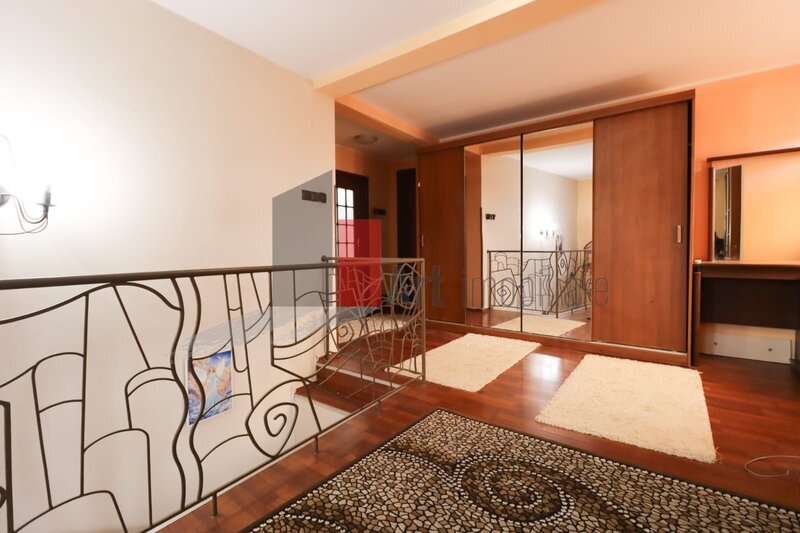 Vila Varda, 200 mp utili, teren 160 mp.
