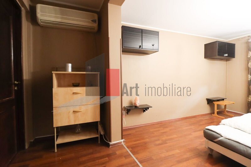 Vila Varda, 200 mp utili, teren 160 mp.