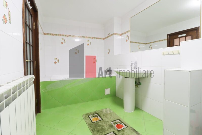 Vila Varda, 200 mp utili, teren 160 mp.
